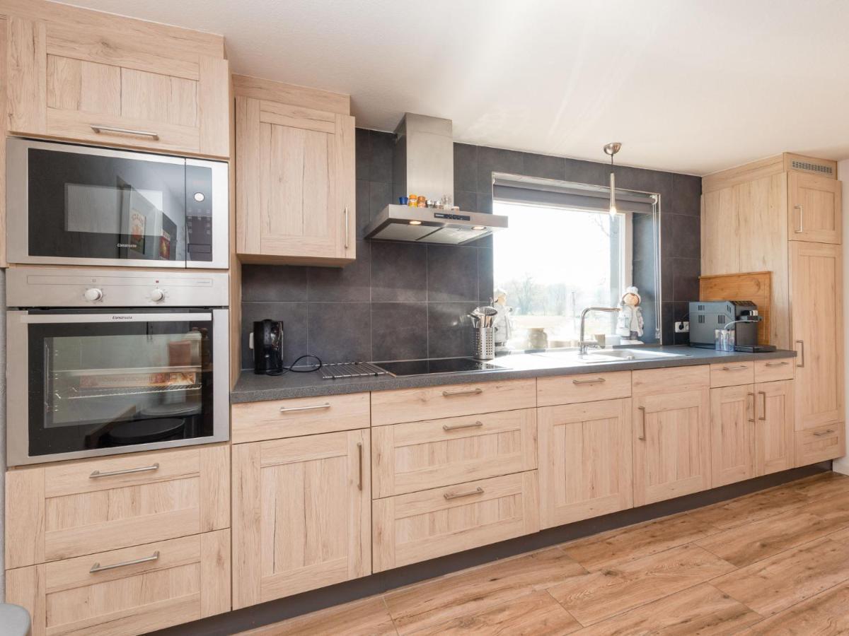 Modern Holiday Home Near River In Amelgatzen Emmerthal エクステリア 写真